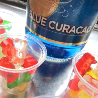 drunken blue curacao gummy bear shots3