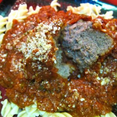 fresh homemade marinara with meatballs 1