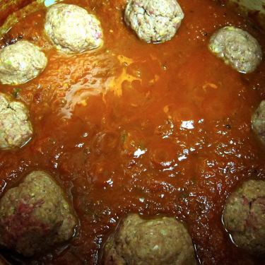 meatballs in sauce 1